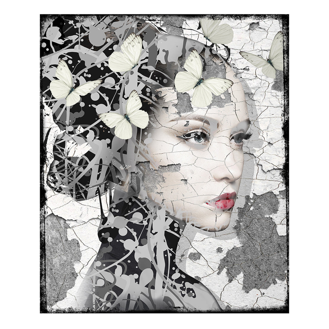 Portet schilderij in oosterse stijl van vrouw met rode lippen en witte vlinders gedrukt op leer.