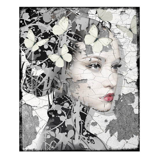 Portet schilderij in oosterse stijl van vrouw met rode lippen en witte vlinders gedrukt op leer.