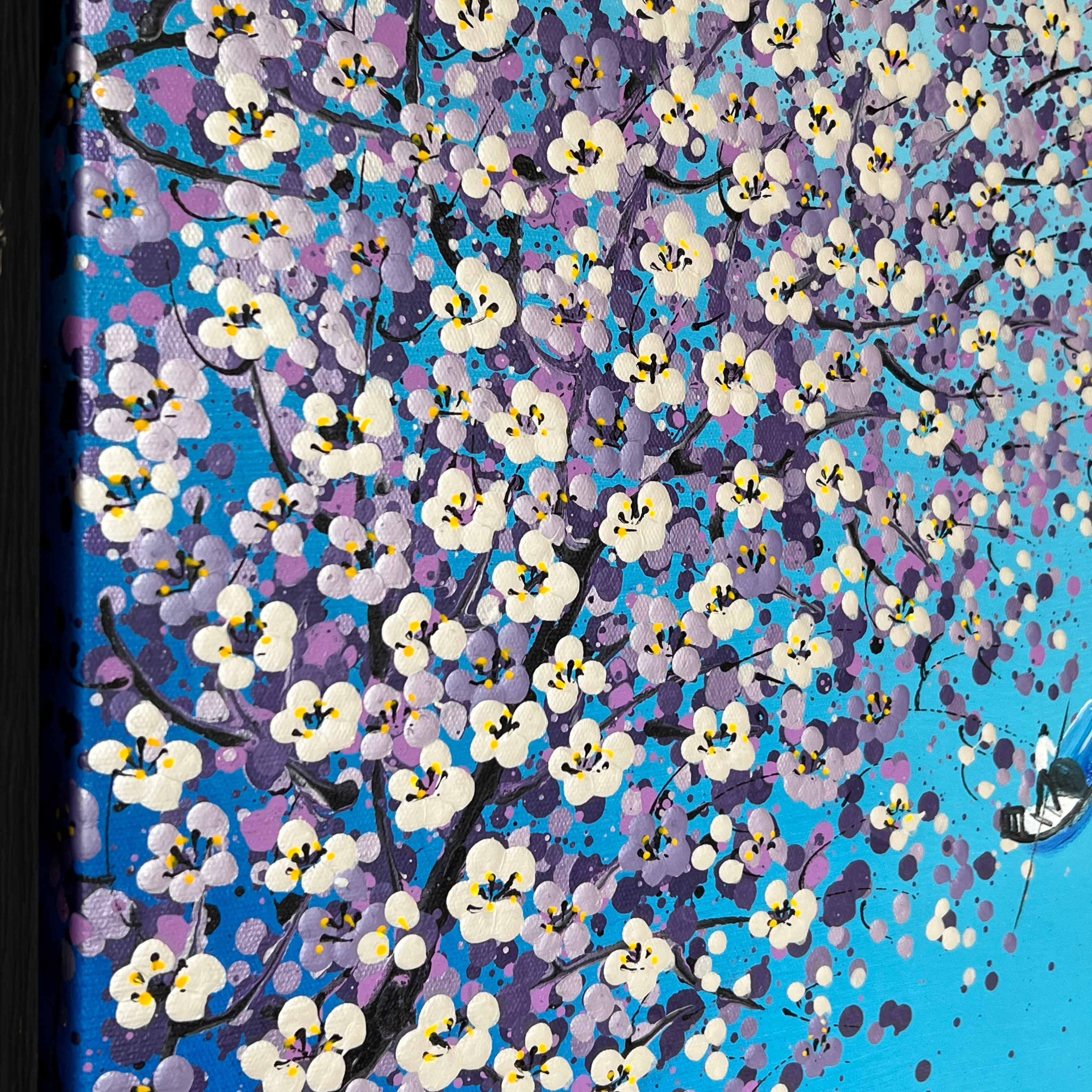Detail foto van de druppel techniek van olieverf waarmee kunstenaar Je Shen bloesem kunstwerken maakt.