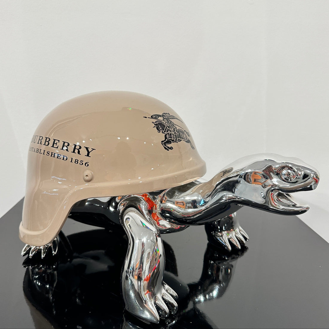 Peace Turtle Burberry Silver beeld Van Apple Art kopen