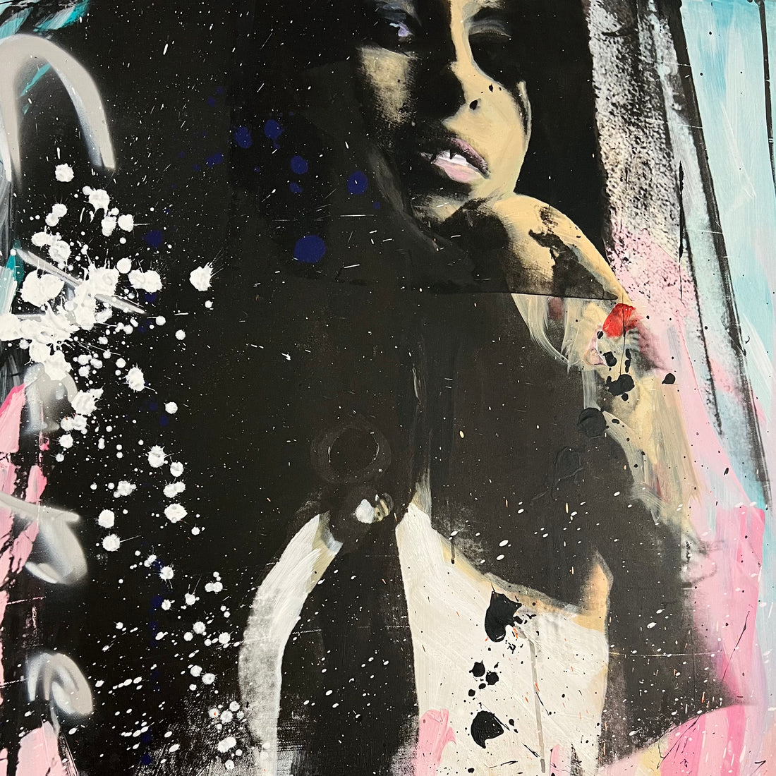 Close up van Ronald Chapeau schilderij Amy Winehouse