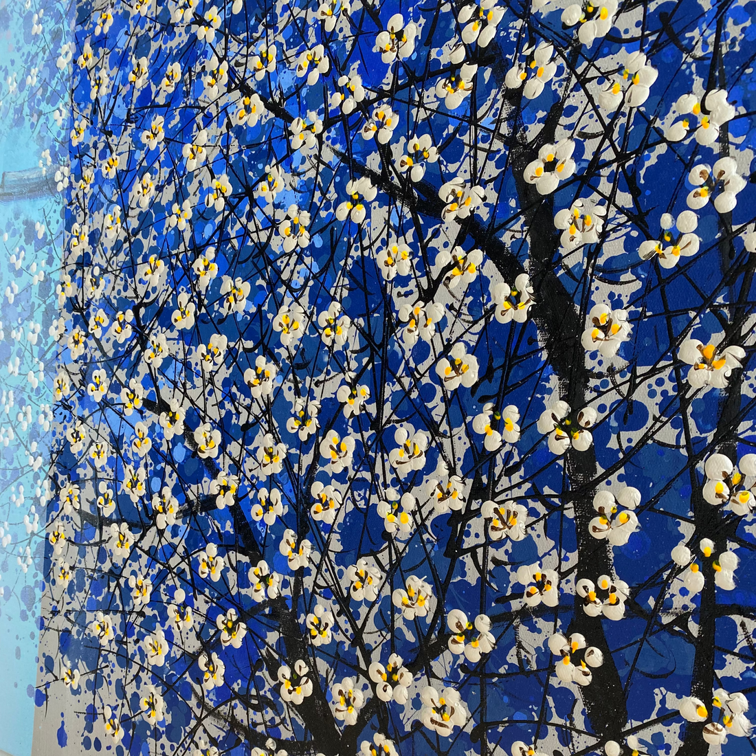 Detail van bloesem schilderij Shine Blue van Je Shen